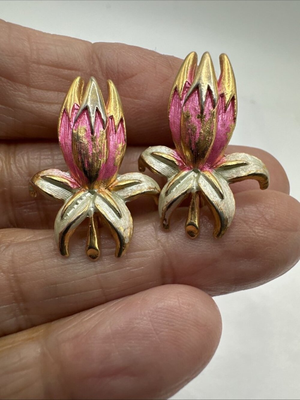 VTG 1950s Park Lane Exotic Pink Green enamel flower clip On earrings gold tone